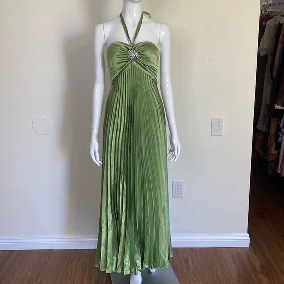 Betsy & Adam Apple Green Pleated Gown Size 2 - Picture 2 of 16